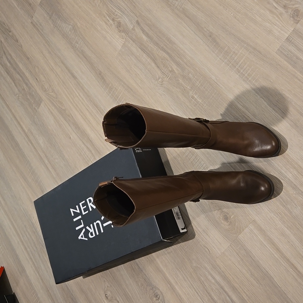 Tall Boots - Picture 2 of 3